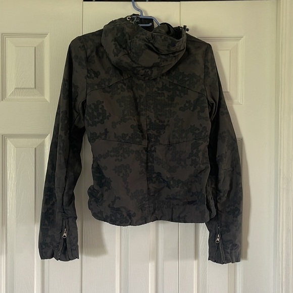 Bench Jacket Size M 🥰🥰 - Picture 2 of 5